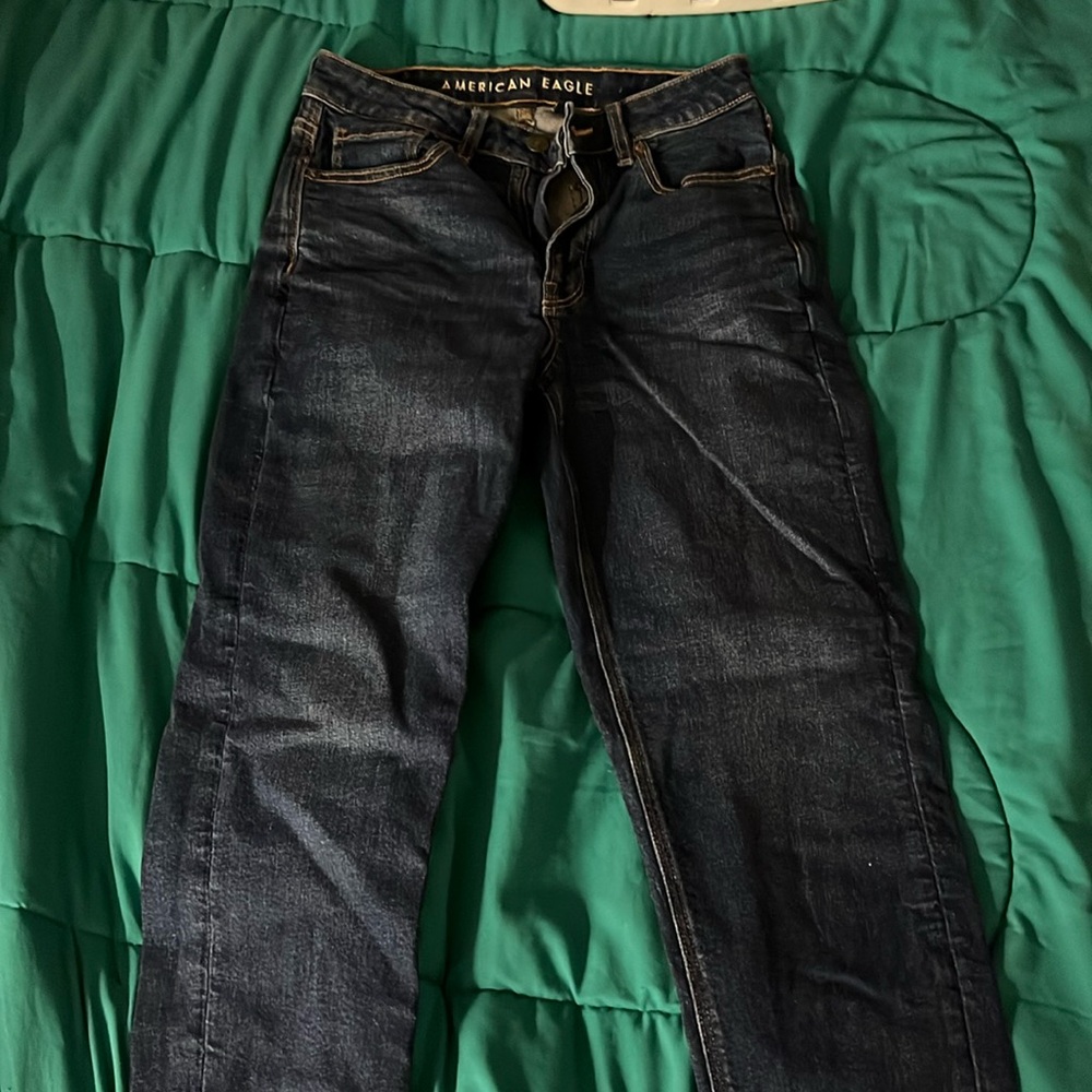 they are dark colord and they are from american eagle been worn twice